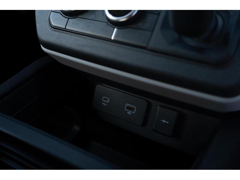 Land Rover Defender 110 Defender 110 2.0 SD4 SE Auto 4WD Euro 6 (s/s) 5dr - U10