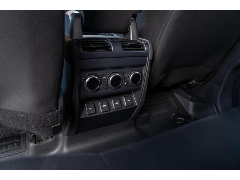 Land Rover Defender 110 Defender 110 2.0 SD4 SE Auto 4WD Euro 6 (s/s) 5dr - U10