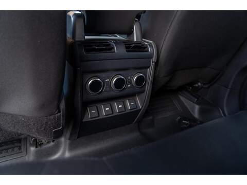 Land Rover Defender 110 Defender 110 2.0 SD4 SE Auto 4WD Euro 6 (s/s) 5dr - U10