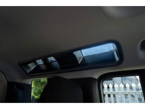 Land Rover Defender 110 Defender 110 2.0 SD4 SE Auto 4WD Euro 6 (s/s) 5dr - U10