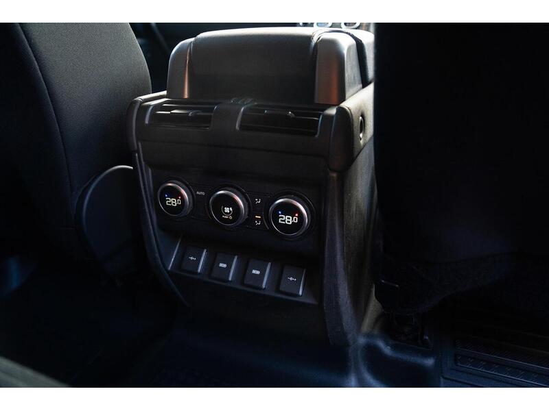 Land Rover Defender 110 Defender 110 2.0 SD4 SE Auto 4WD Euro 6 (s/s) 5dr - U10