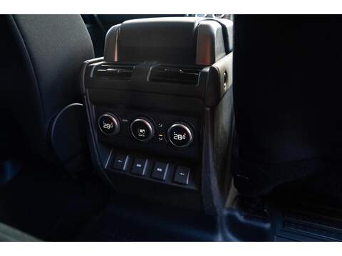 Land Rover Defender 110 Defender 110 2.0 SD4 SE Auto 4WD Euro 6 (s/s) 5dr - U10