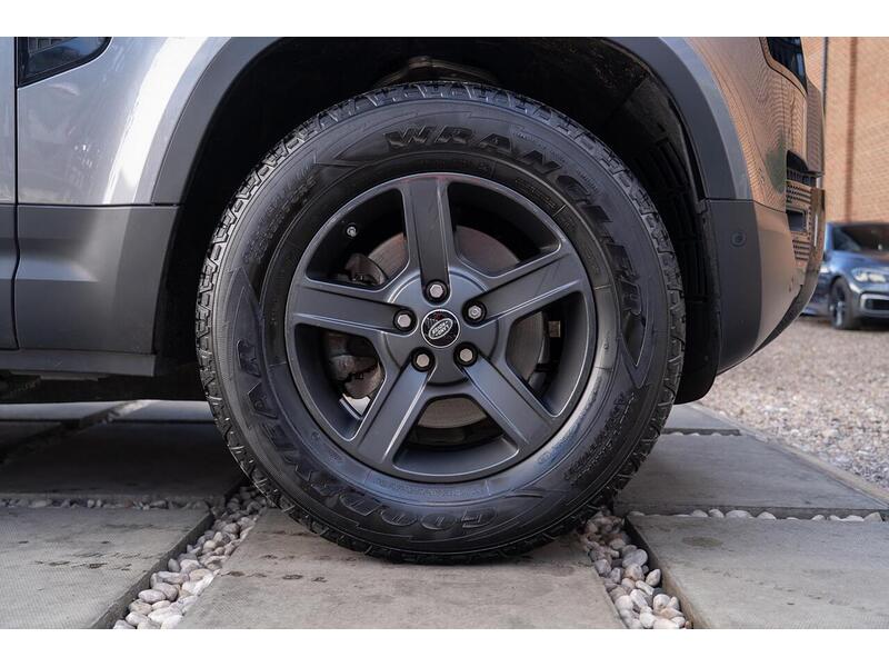 Land Rover Defender 110 Defender 110 2.0 SD4 SE Auto 4WD Euro 6 (s/s) 5dr - U10