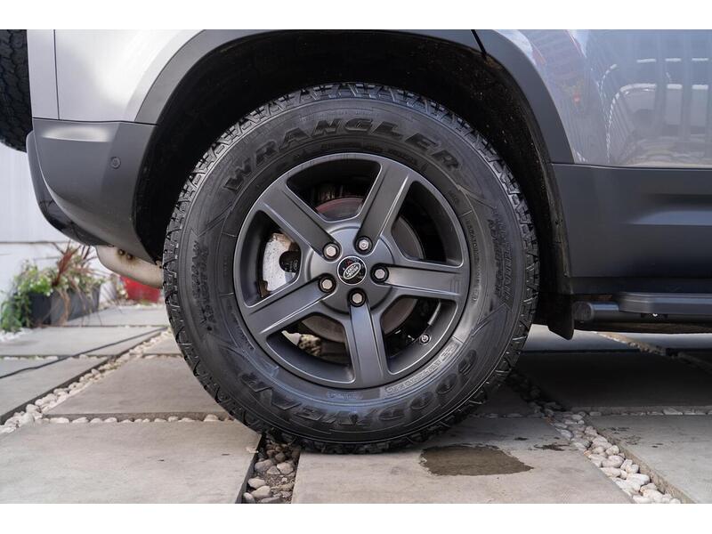 Land Rover Defender 110 Defender 110 2.0 SD4 SE Auto 4WD Euro 6 (s/s) 5dr - U10