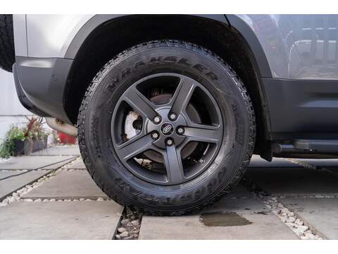 Land Rover Defender 110 Defender 110 2.0 SD4 SE Auto 4WD Euro 6 (s/s) 5dr - U10