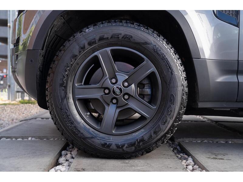 Land Rover Defender 110 Defender 110 2.0 SD4 SE Auto 4WD Euro 6 (s/s) 5dr - U10