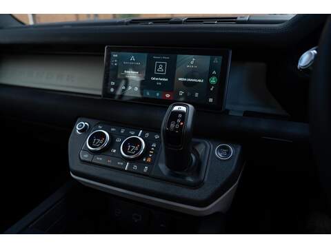 Land Rover Defender 110 Defender 110 2.0 SD4 SE Auto 4WD Euro 6 (s/s) 5dr - U10