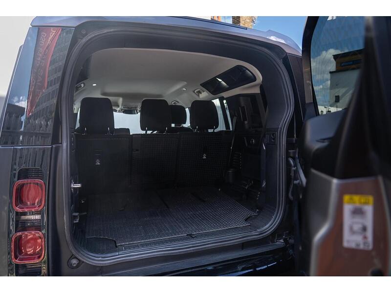 Land Rover Defender 110 Defender 110 2.0 SD4 SE Auto 4WD Euro 6 (s/s) 5dr - U10