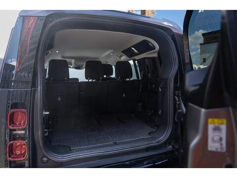 Land Rover Defender 110 Defender 110 2.0 SD4 SE Auto 4WD Euro 6 (s/s) 5dr - U10