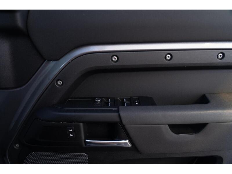 Land Rover Defender 110 Defender 110 2.0 SD4 SE Auto 4WD Euro 6 (s/s) 5dr - U10