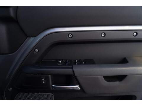 Land Rover Defender 110 Defender 110 2.0 SD4 SE Auto 4WD Euro 6 (s/s) 5dr - U10