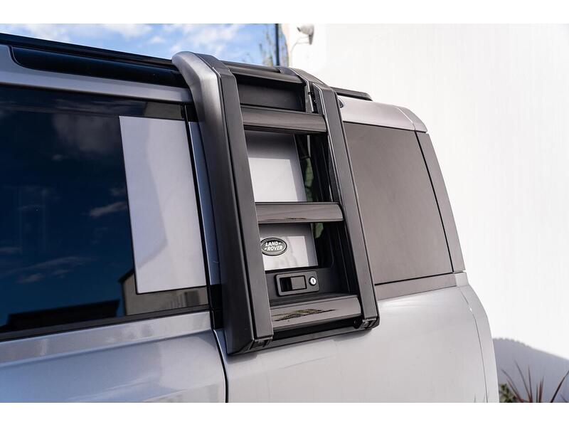 Land Rover Defender 110 Defender 110 2.0 SD4 SE Auto 4WD Euro 6 (s/s) 5dr - U10