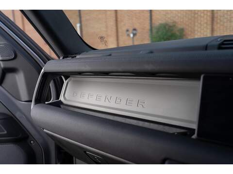 Land Rover Defender 110 Defender 110 2.0 SD4 SE Auto 4WD Euro 6 (s/s) 5dr - U10