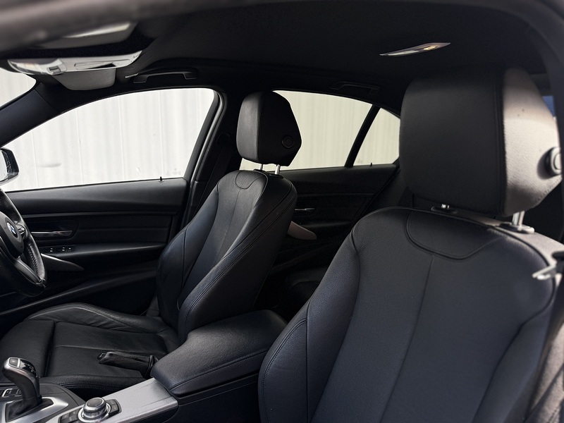 BMW 3 Series 2.0 320d M Sport Saloon 4dr Diesel Auto xDrive Euro 5 (s/s) (184 ps) - U122