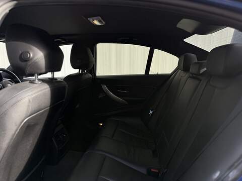 BMW 3 Series 2.0 320d M Sport Saloon 4dr Diesel Auto xDrive Euro 5 (s/s) (184 ps) - U122