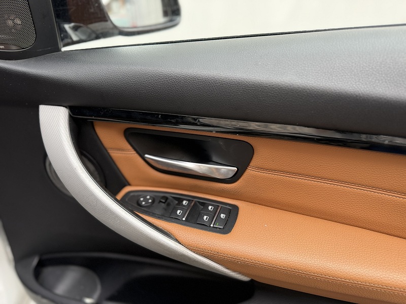 BMW 3 Series 330e M Sport - U128