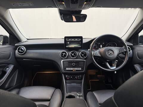 Mercedes-Benz A Class 2.1 A200d Sport (Premium) Hatchback 5dr Diesel 7G-DCT Euro 6 (s/s) (136 ps) - U148