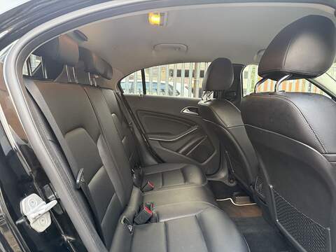 Mercedes-Benz A Class 2.1 A200d Sport (Premium) Hatchback 5dr Diesel 7G-DCT Euro 6 (s/s) (136 ps) - U148