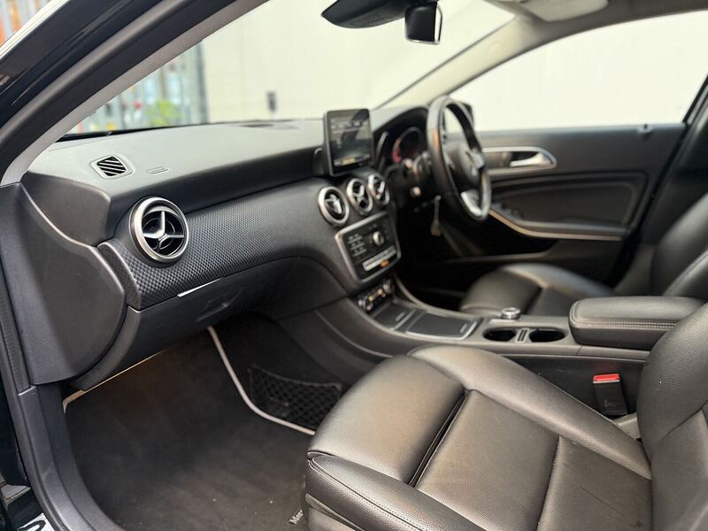 Mercedes-Benz A Class 2.1 A200d Sport (Premium) Hatchback 5dr Diesel 7G-DCT Euro 6 (s/s) (136 ps) - U148