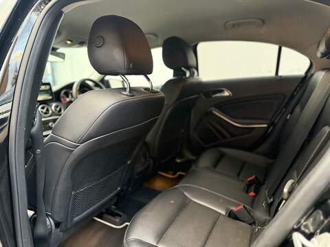 Mercedes-Benz A Class 2.1 A200d Sport (Premium) Hatchback 5dr Diesel 7G-DCT Euro 6 (s/s) (136 ps) - U148