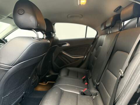 Mercedes-Benz A Class 2.1 A200d Sport (Premium) Hatchback 5dr Diesel 7G-DCT Euro 6 (s/s) (136 ps) - U148