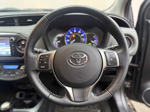 Toyota Yaris 1.5 VVT-h Icon Hatchback 5dr Petrol Hybrid E-CVT Euro 6 (101 ps) - U152