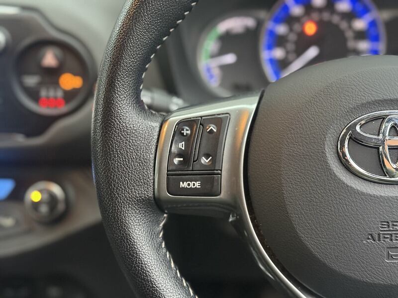 Toyota Yaris 1.5 VVT-h Icon Hatchback 5dr Petrol Hybrid E-CVT Euro 6 (101 ps) - U152