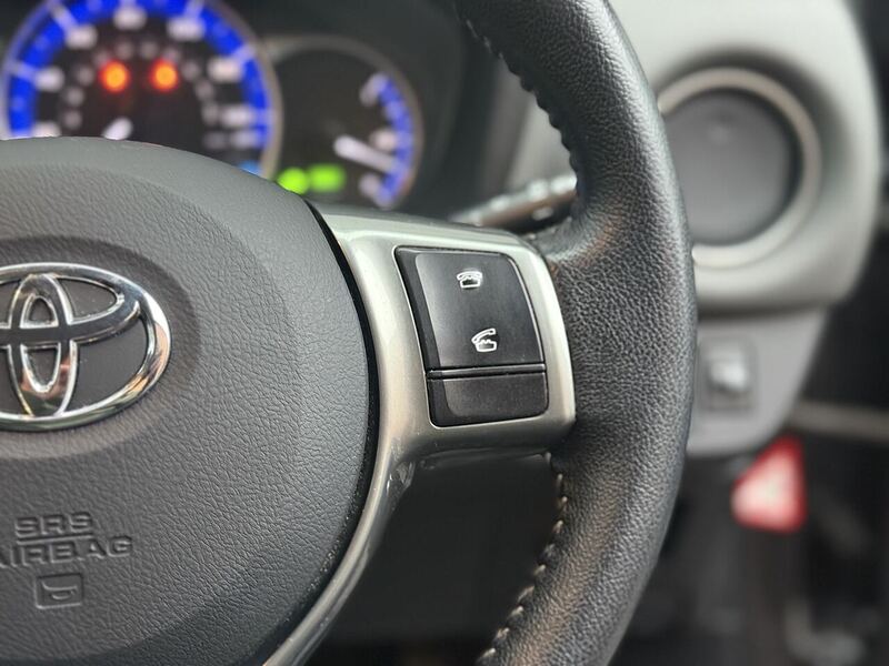 Toyota Yaris 1.5 VVT-h Icon Hatchback 5dr Petrol Hybrid E-CVT Euro 6 (101 ps) - U152