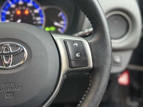 Toyota Yaris 1.5 VVT-h Icon Hatchback 5dr Petrol Hybrid E-CVT Euro 6 (101 ps) - U152