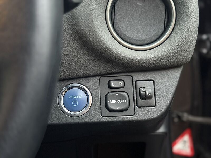 Toyota Yaris 1.5 VVT-h Icon Hatchback 5dr Petrol Hybrid E-CVT Euro 6 (101 ps) - U152