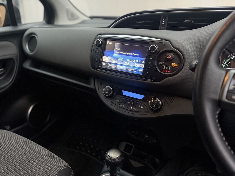 Toyota Yaris 1.5 VVT-h Icon Hatchback 5dr Petrol Hybrid E-CVT Euro 6 (101 ps) - U152