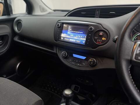 Toyota Yaris 1.5 VVT-h Icon Hatchback 5dr Petrol Hybrid E-CVT Euro 6 (101 ps) - U152