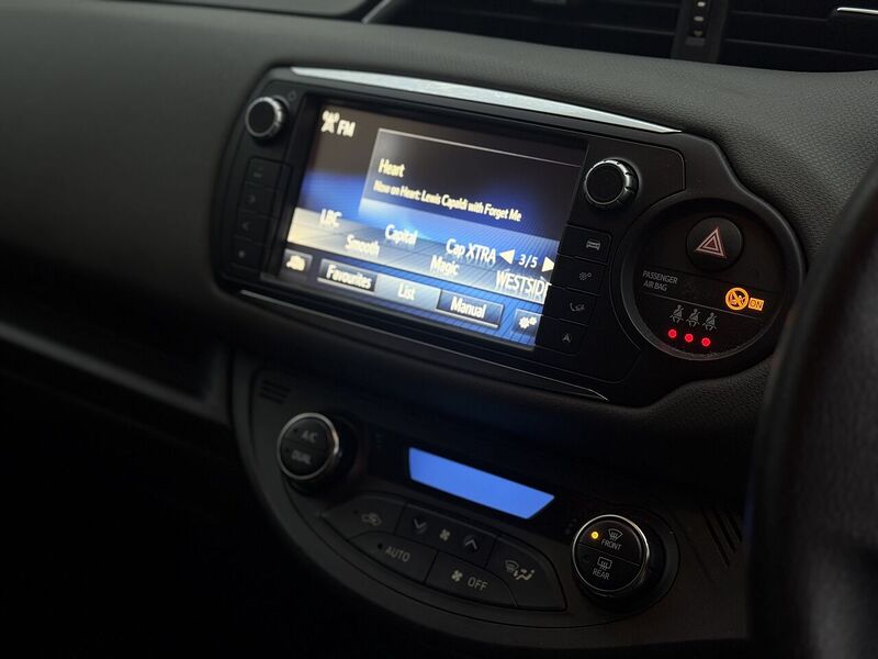 Toyota Yaris 1.5 VVT-h Icon Hatchback 5dr Petrol Hybrid E-CVT Euro 6 (101 ps) - U152