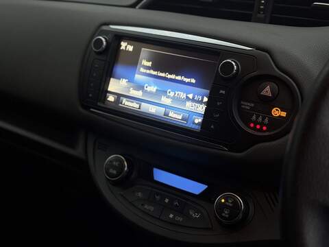 Toyota Yaris 1.5 VVT-h Icon Hatchback 5dr Petrol Hybrid E-CVT Euro 6 (101 ps) - U152