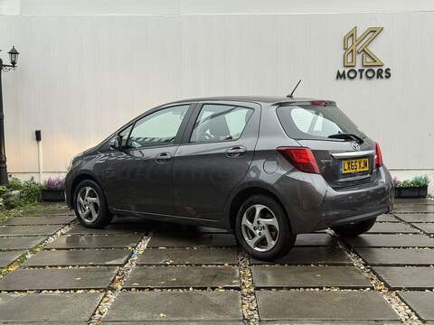 Toyota Yaris 1.5 VVT-h Icon Hatchback 5dr Petrol Hybrid E-CVT Euro 6 (101 ps) - U152