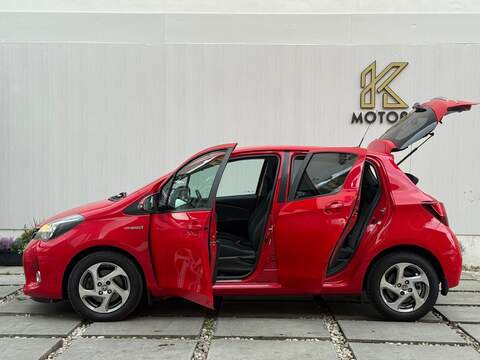 Toyota Yaris 1.5 VVT-h Icon Hatchback 5dr Petrol Hybrid E-CVT Euro 6 (101 ps) - U157