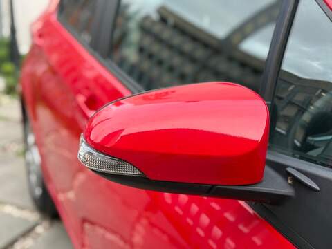 Toyota Yaris 1.5 VVT-h Icon Hatchback 5dr Petrol Hybrid E-CVT Euro 6 (101 ps) - U157