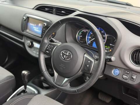 Toyota Yaris 1.5 VVT-h Icon Hatchback 5dr Petrol Hybrid E-CVT Euro 6 (101 ps) - U157