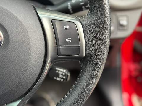 Toyota Yaris 1.5 VVT-h Icon Hatchback 5dr Petrol Hybrid E-CVT Euro 6 (101 ps) - U157