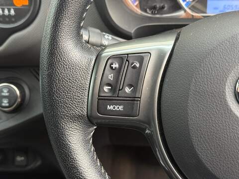 Toyota Yaris 1.5 VVT-h Icon Hatchback 5dr Petrol Hybrid E-CVT Euro 6 (101 ps) - U157