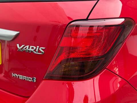 Toyota Yaris 1.5 VVT-h Icon Hatchback 5dr Petrol Hybrid E-CVT Euro 6 (101 ps) - U157