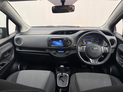 Toyota Yaris 1.5 VVT-h Icon Hatchback 5dr Petrol Hybrid E-CVT Euro 6 (101 ps) - U157