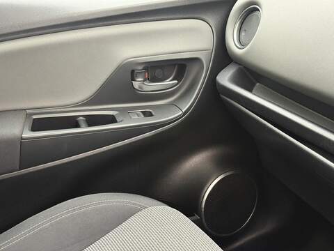 Toyota Yaris 1.5 VVT-h Icon Hatchback 5dr Petrol Hybrid E-CVT Euro 6 (101 ps) - U157