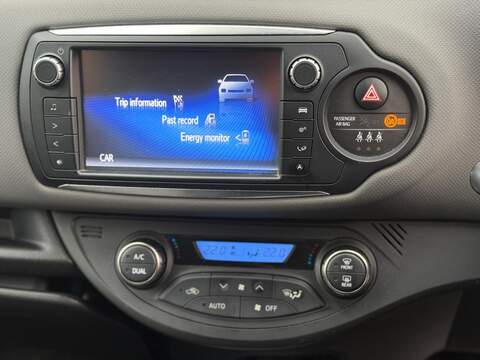 Toyota Yaris 1.5 VVT-h Icon Hatchback 5dr Petrol Hybrid E-CVT Euro 6 (101 ps) - U157