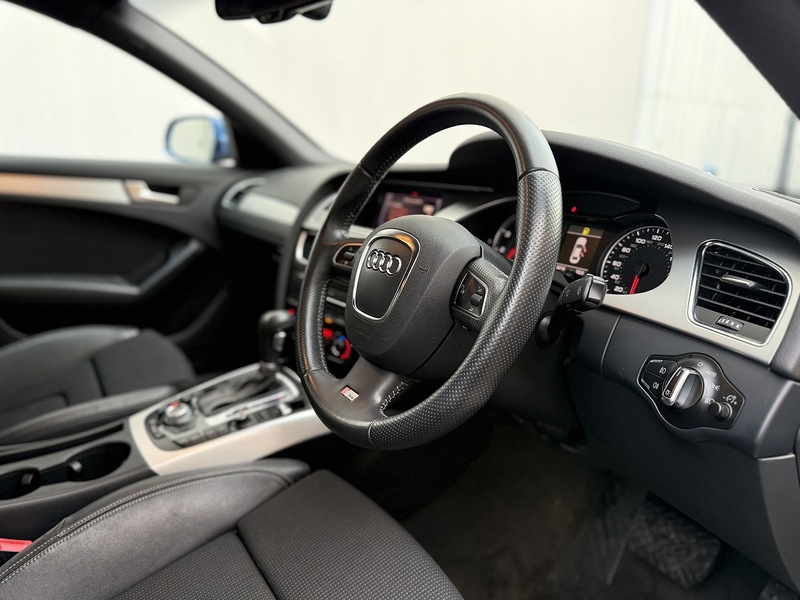 Audi A4 2.0 TFSI Executive S line Saloon 4dr Petrol S Tronic quattro Euro 5 (211 ps) - U178