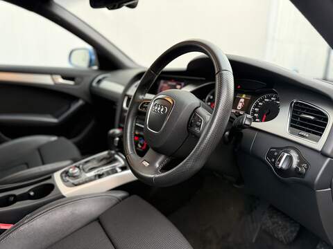 Audi A4 2.0 TFSI Executive S line Saloon 4dr Petrol S Tronic quattro Euro 5 (211 ps) - U178