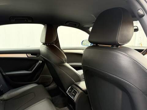 Audi A4 2.0 TFSI Executive S line Saloon 4dr Petrol S Tronic quattro Euro 5 (211 ps) - U178