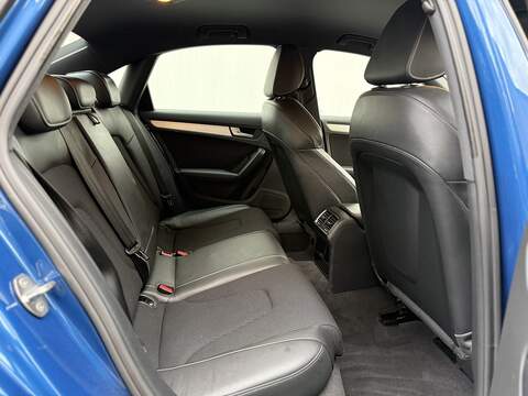 Audi A4 2.0 TFSI Executive S line Saloon 4dr Petrol S Tronic quattro Euro 5 (211 ps) - U178