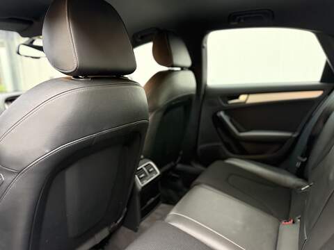 Audi A4 2.0 TFSI Executive S line Saloon 4dr Petrol S Tronic quattro Euro 5 (211 ps) - U178