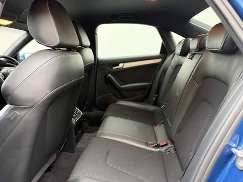 Audi A4 2.0 TFSI Executive S line Saloon 4dr Petrol S Tronic quattro Euro 5 (211 ps) - U178